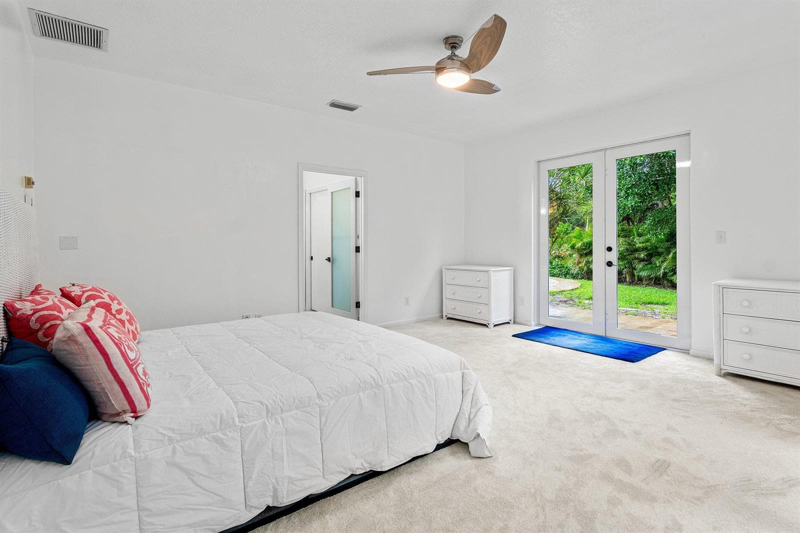 359 E Ocean Avenue photo 11