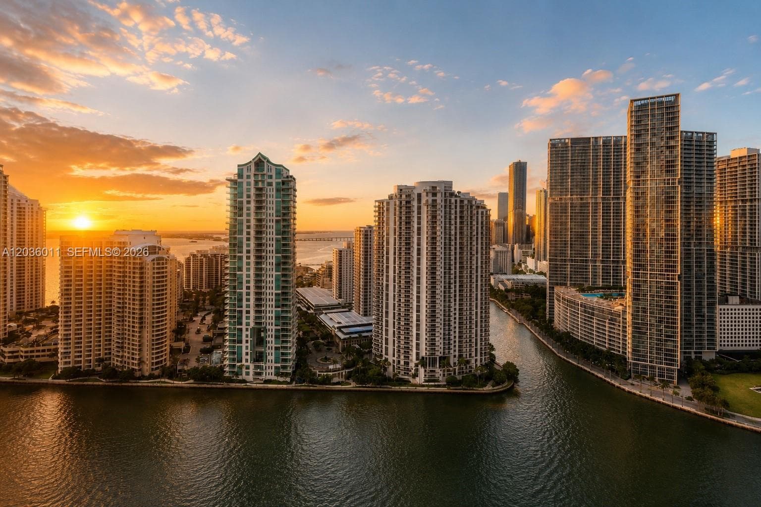 325 S Biscayne Blvd 4015 photo 2