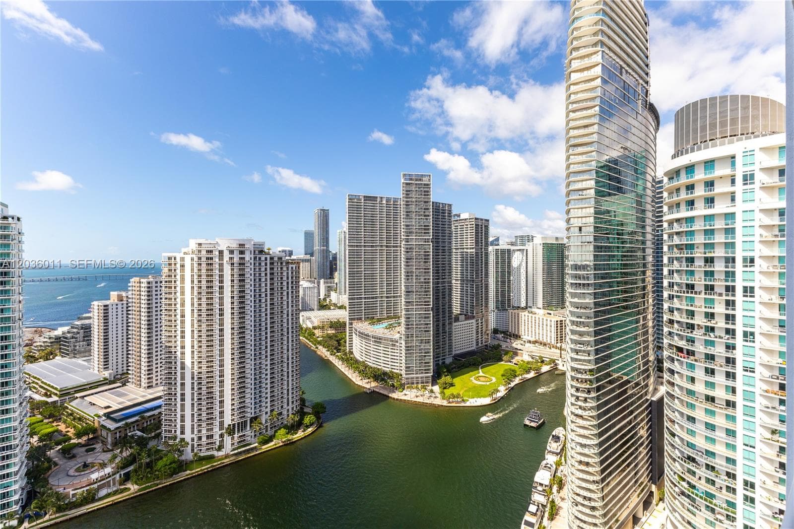 325 S Biscayne Blvd 4015 photo 3