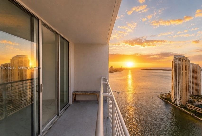 325 S Biscayne Blvd 4015 photo 1