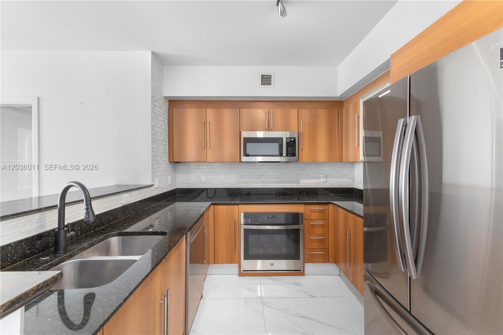 325 S Biscayne Blvd 4015 photo 10