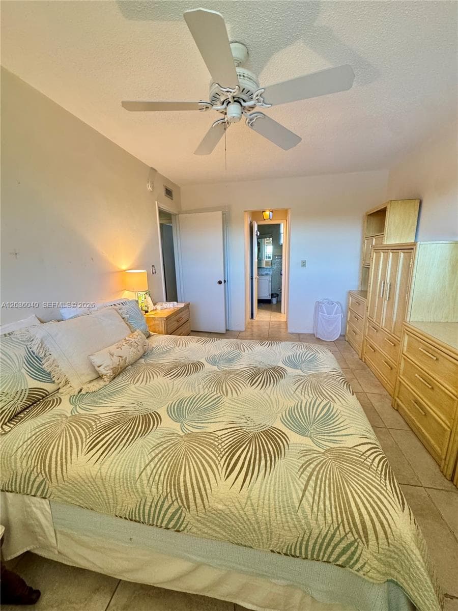 2940 NE 203rd St C-213 photo 5