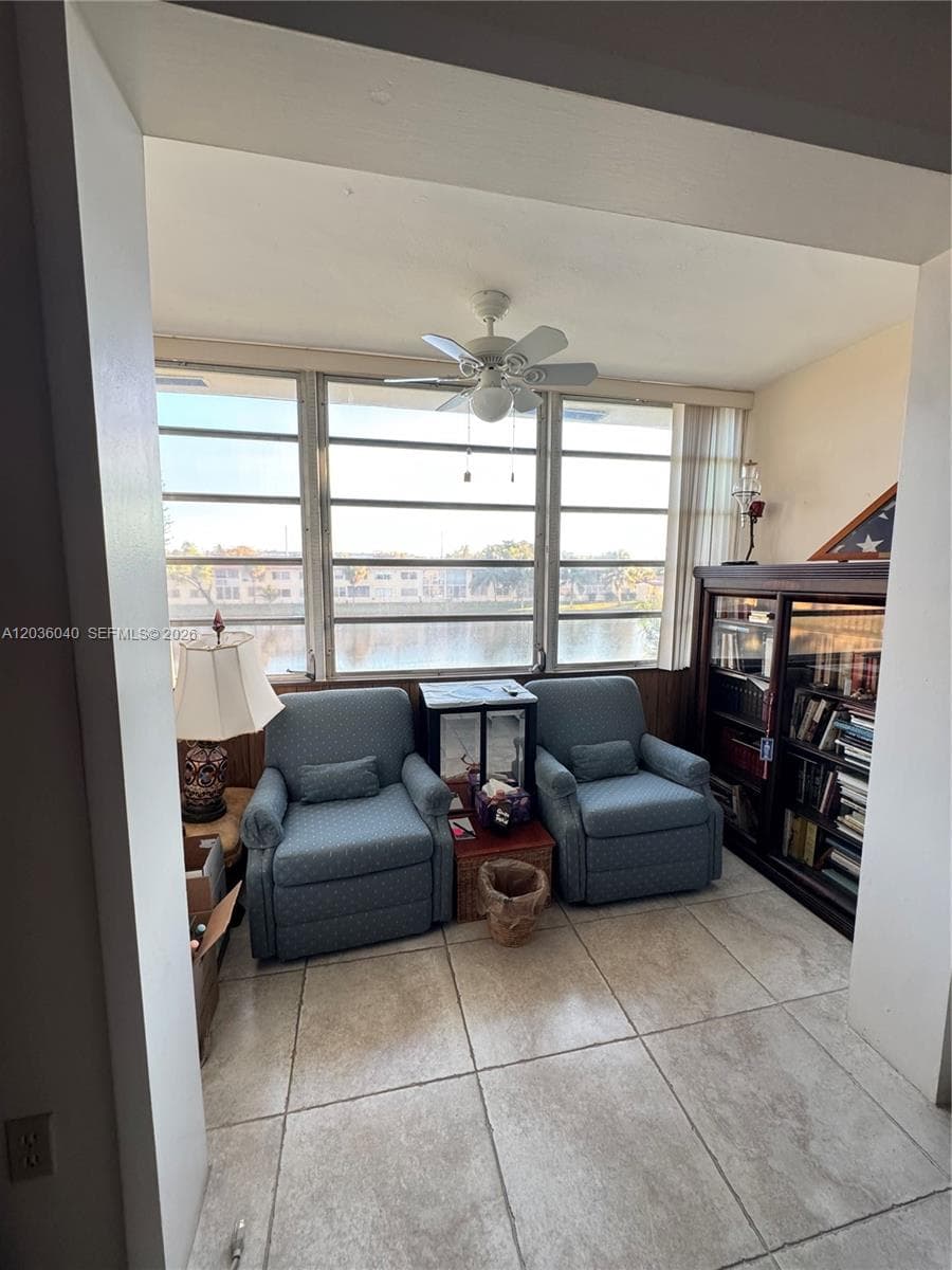 2940 NE 203rd St C-213 photo 4