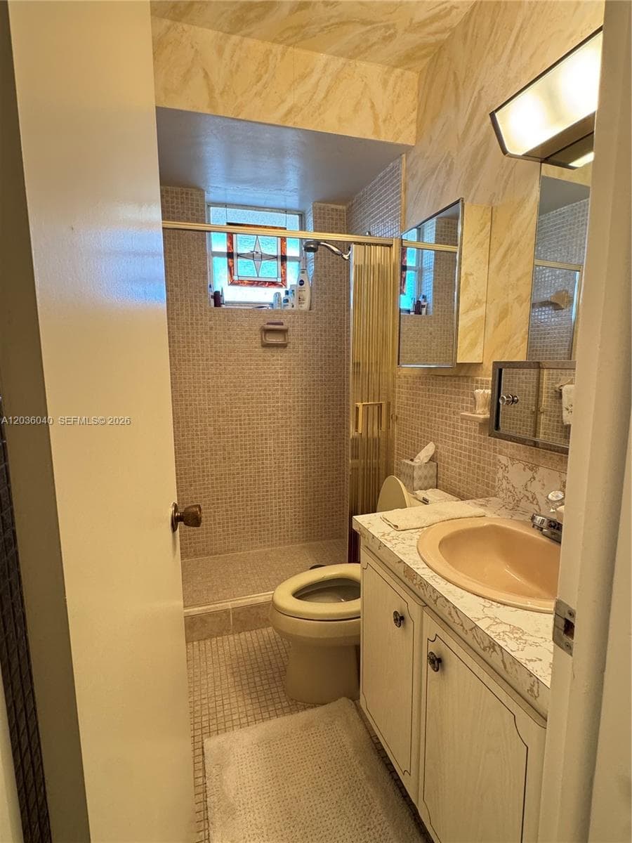 2940 NE 203rd St C-213 photo 8