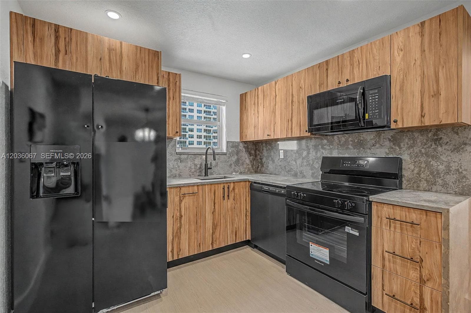 5555 Collins Ave 7B photo 2
