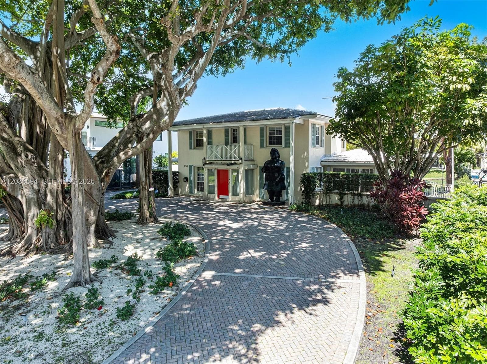 655 Buttonwood Ln photo 9