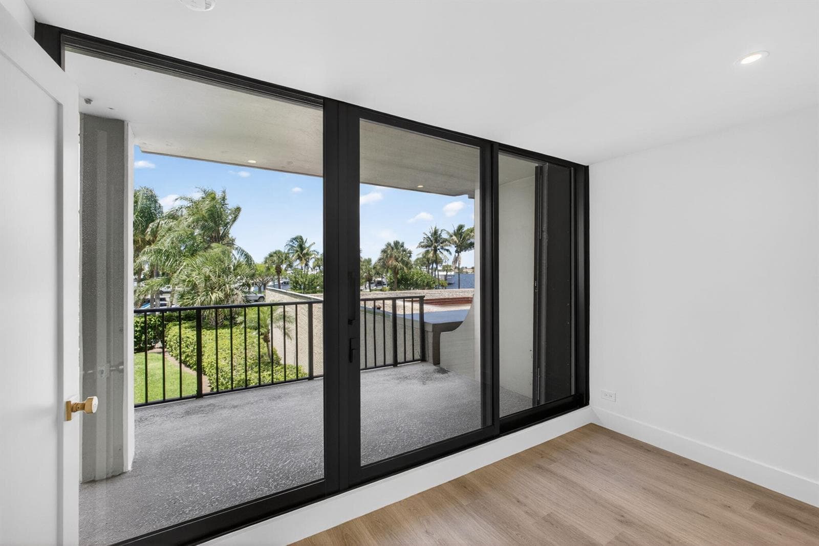 136 Lakeshore Drive photo 23