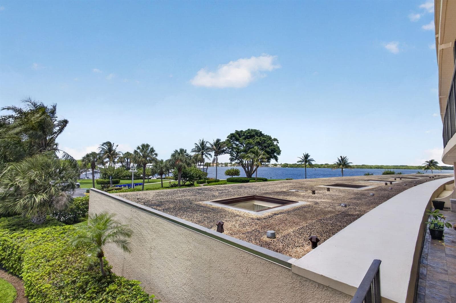 136 Lakeshore Drive photo 6