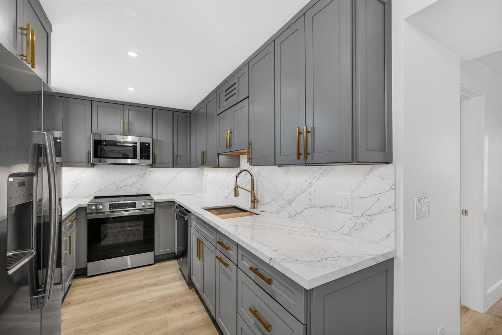 136 Lakeshore Drive photo 17