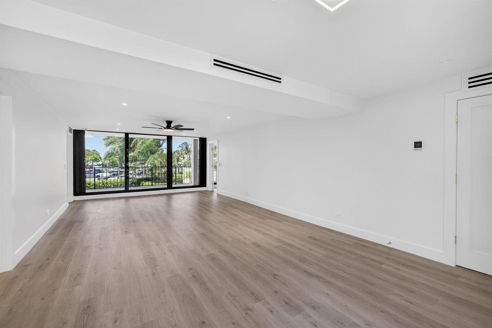 136 Lakeshore Drive photo 12