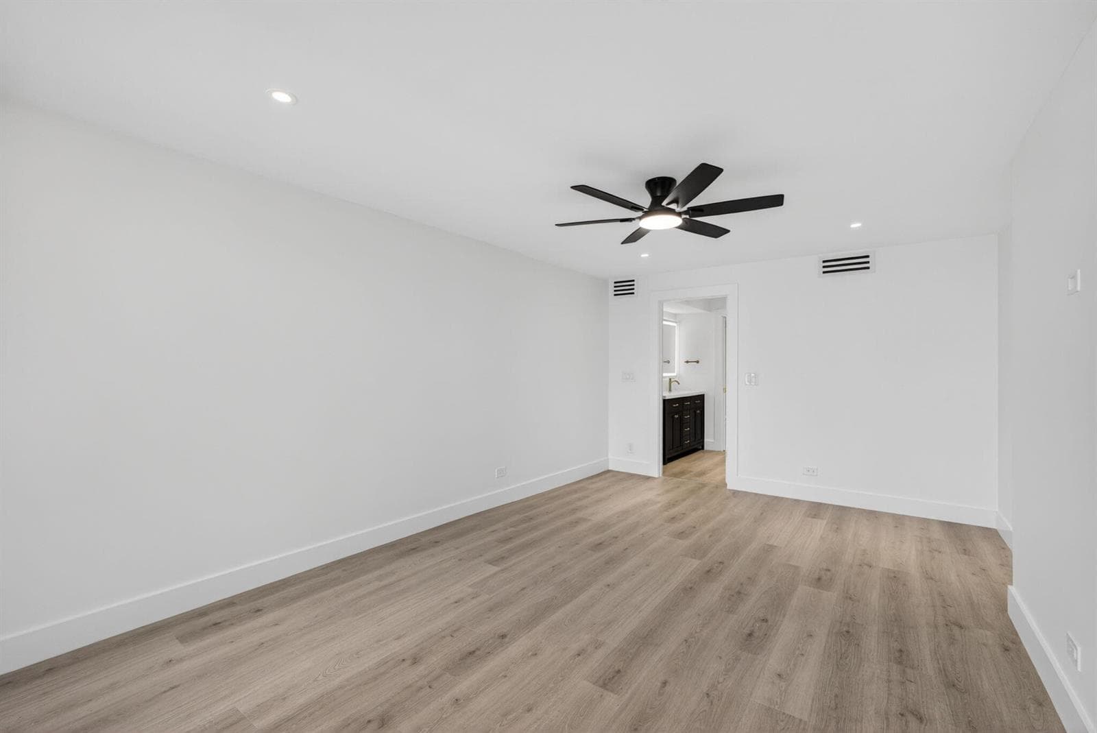 136 Lakeshore Drive photo 22