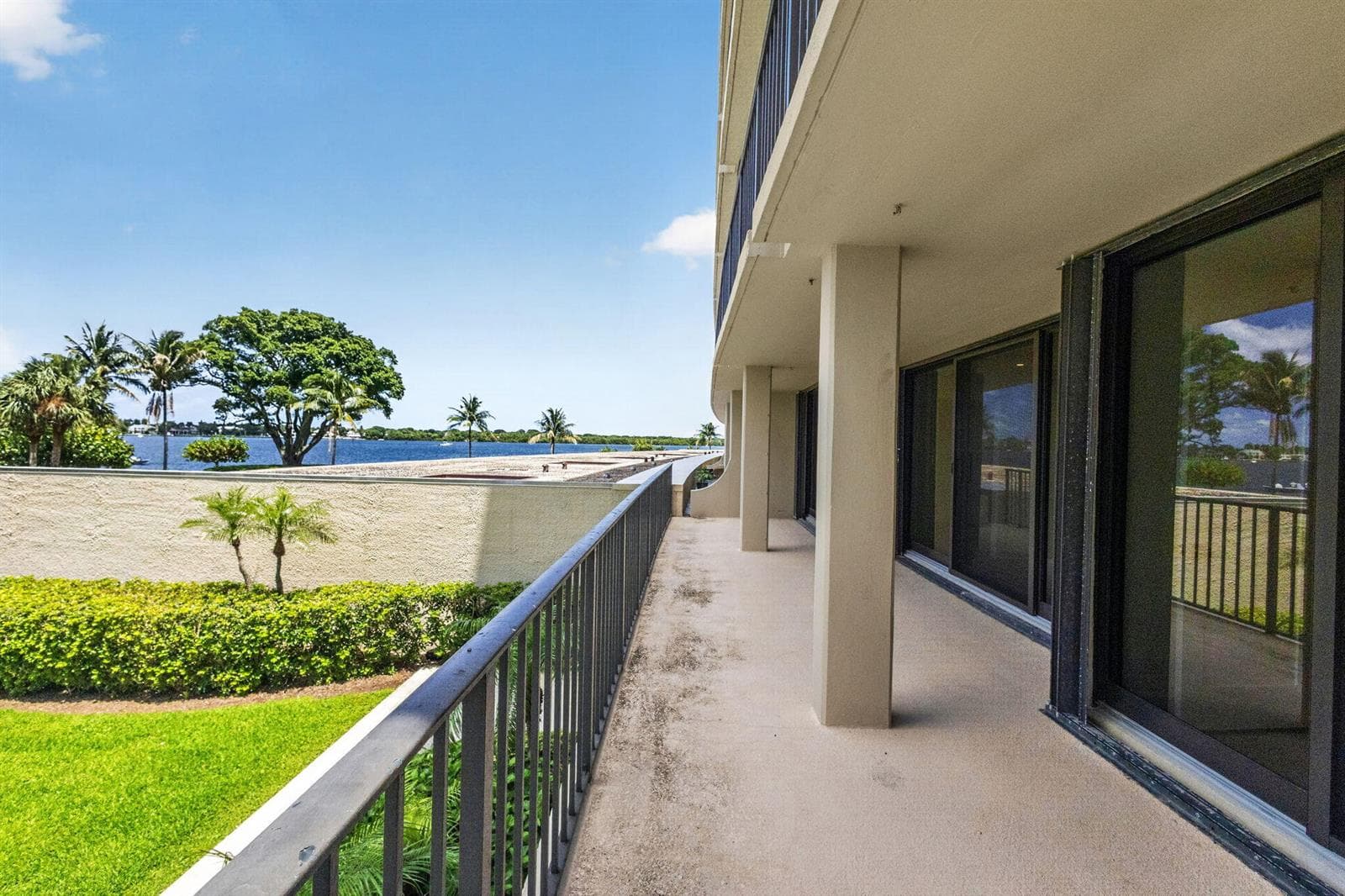 136 Lakeshore Drive photo 3