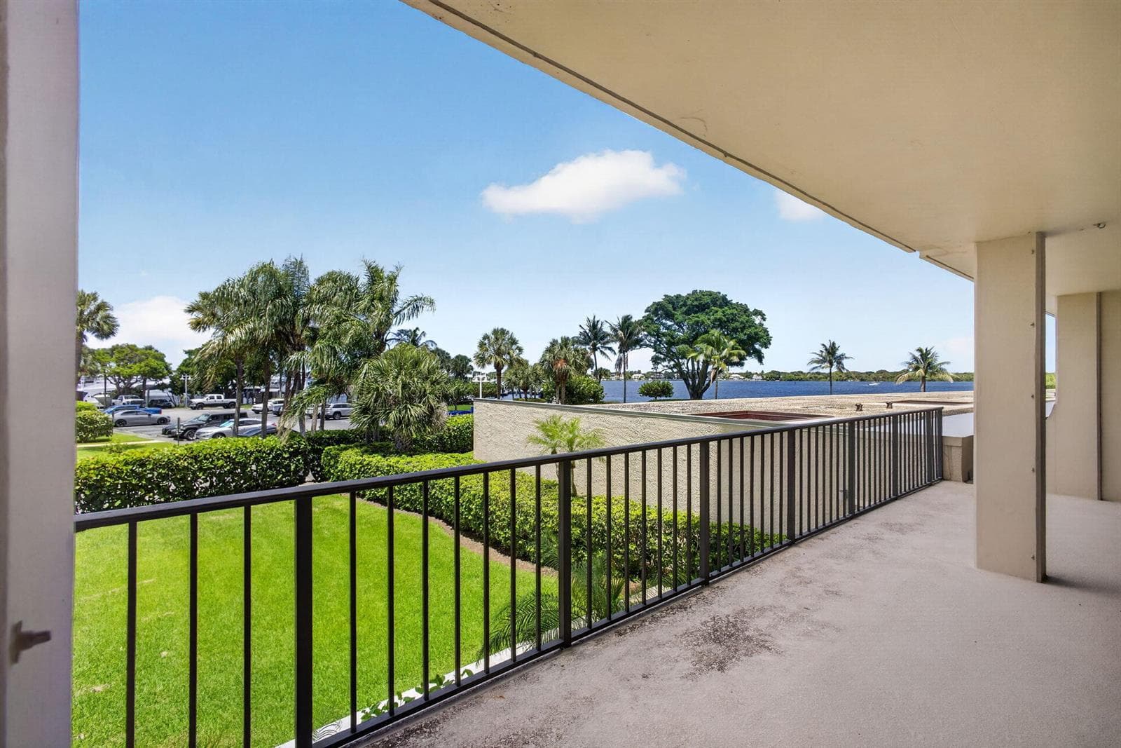 136 Lakeshore Drive photo 5
