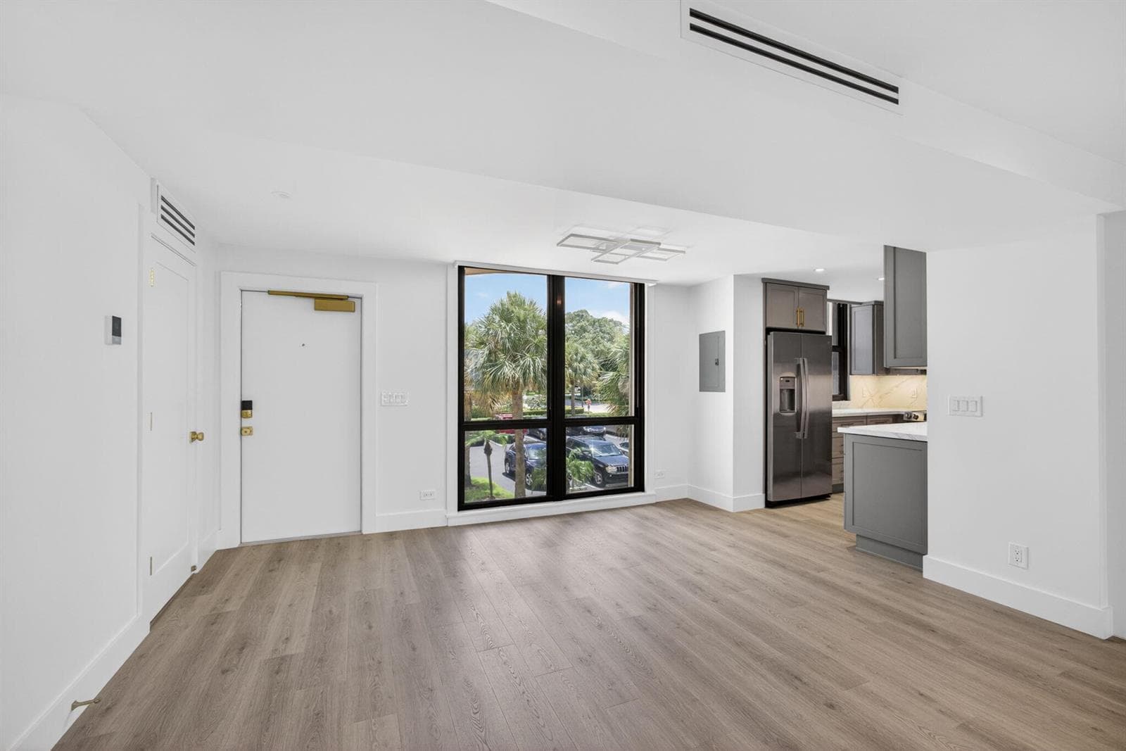 136 Lakeshore Drive photo 9