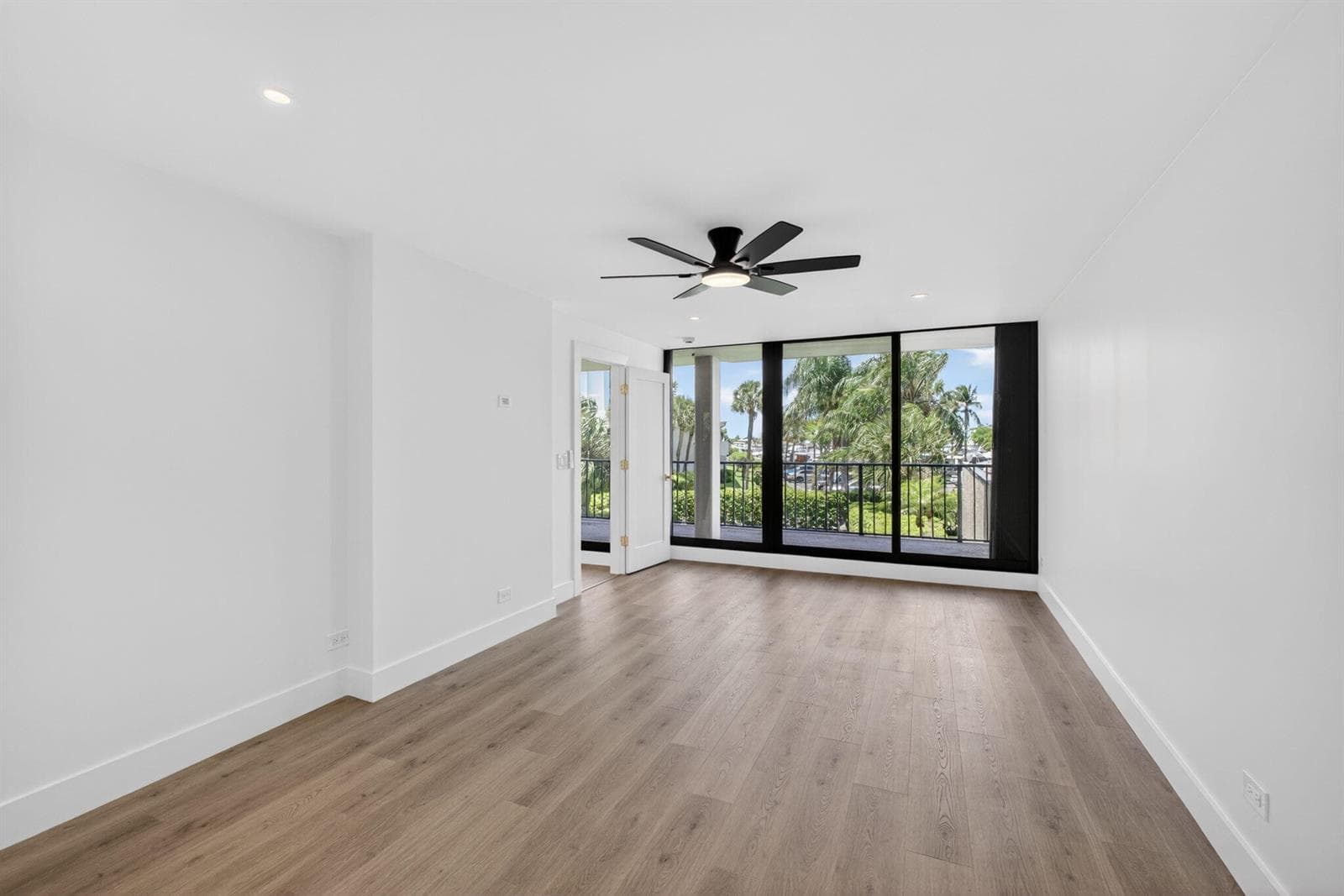 136 Lakeshore Drive photo 24