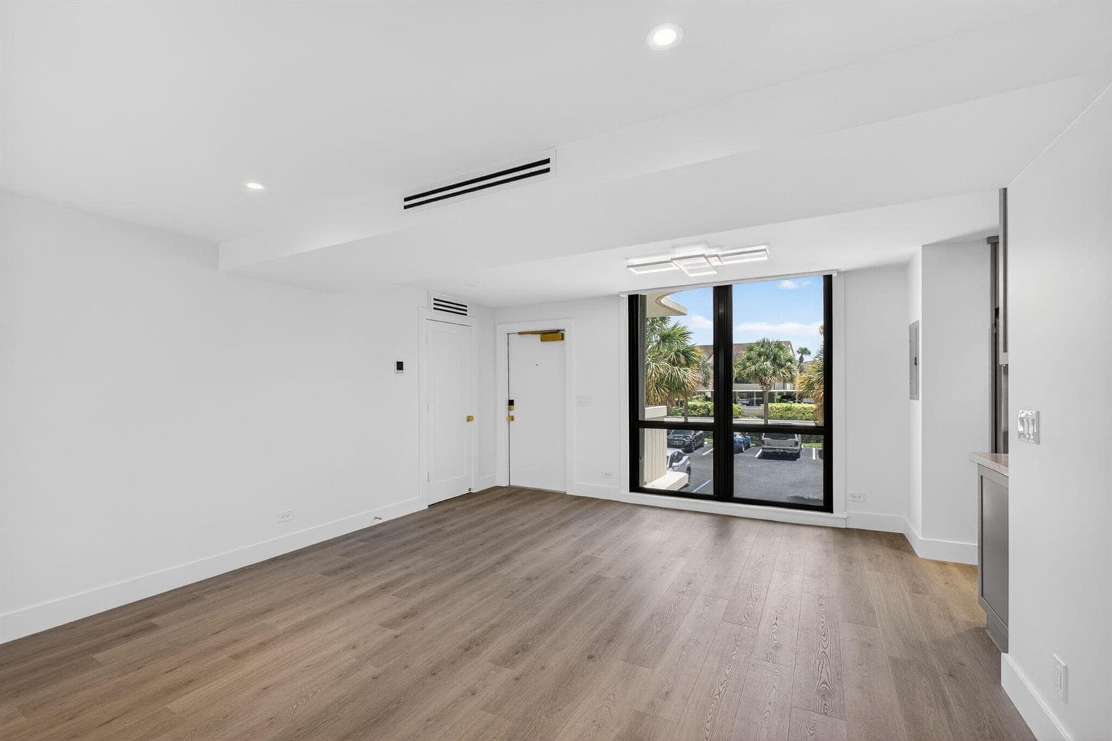 136 Lakeshore Drive photo 10