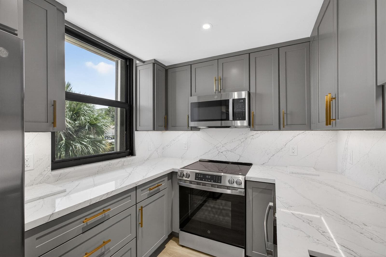 136 Lakeshore Drive photo 18