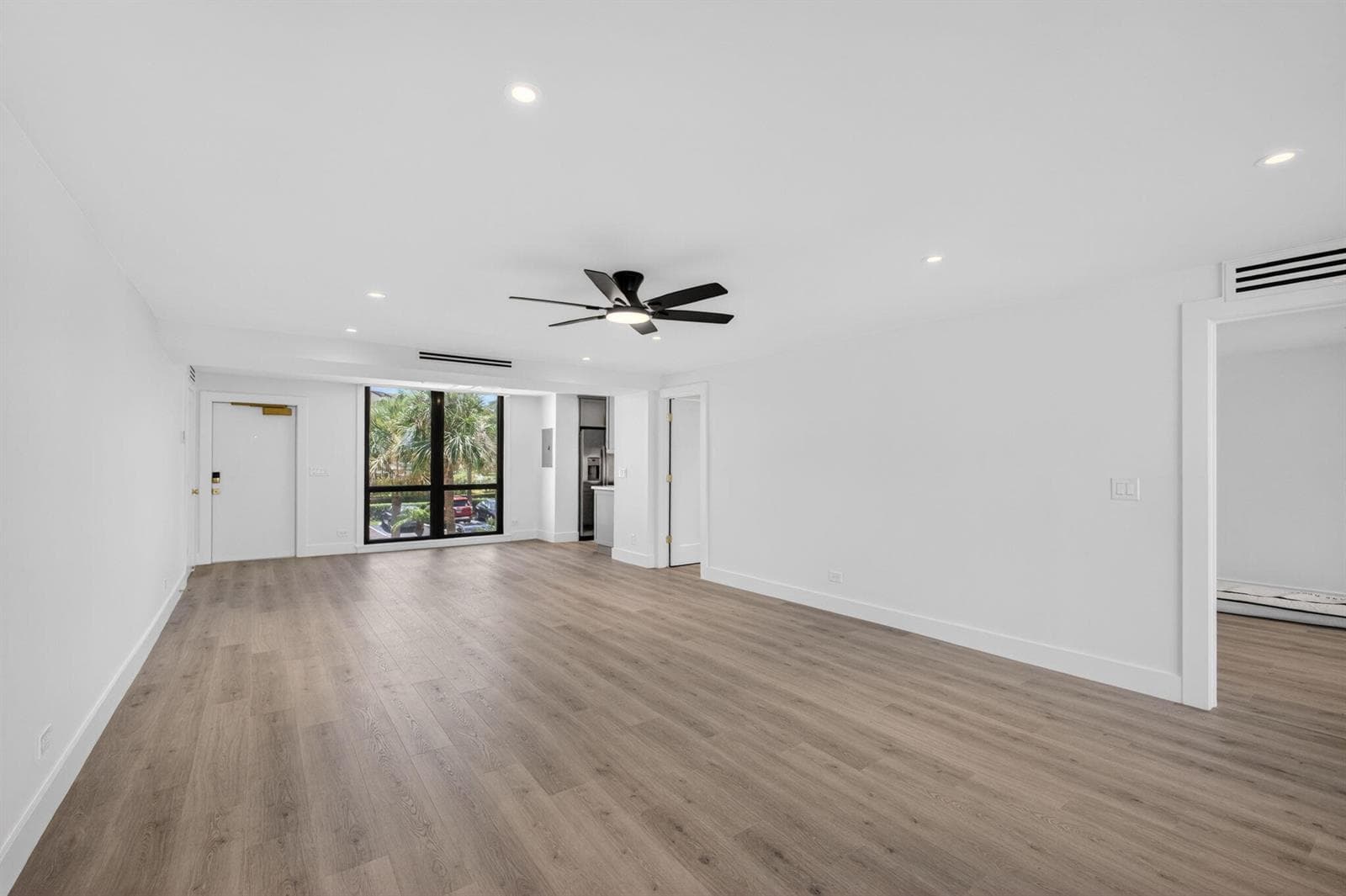 136 Lakeshore Drive photo 15