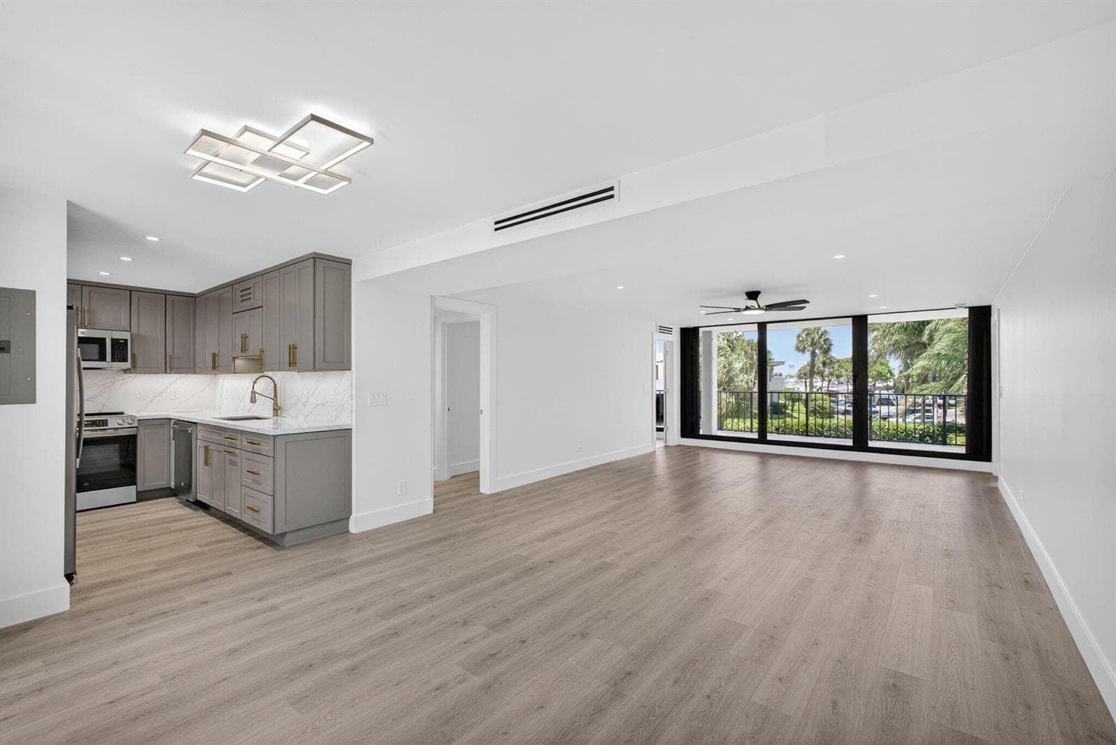 136 Lakeshore Drive photo 11