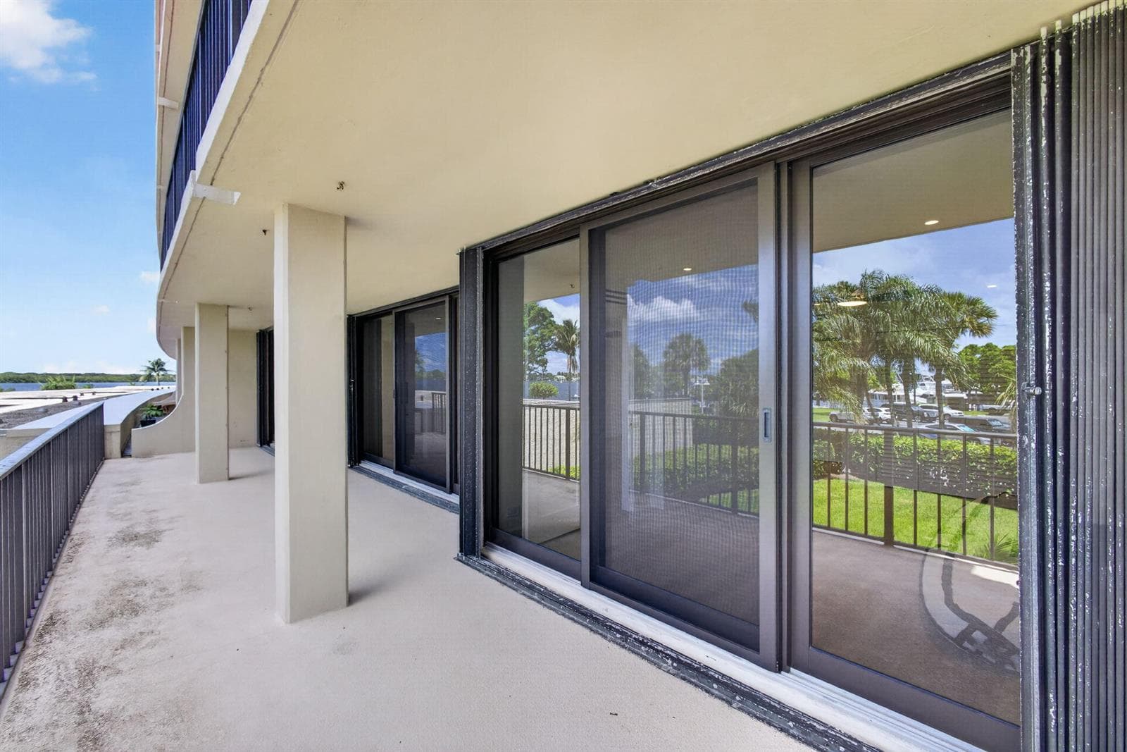 136 Lakeshore Drive photo 4