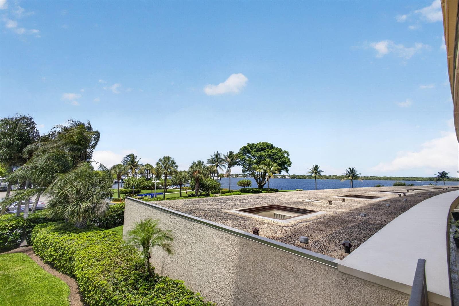 136 Lakeshore Drive photo 8