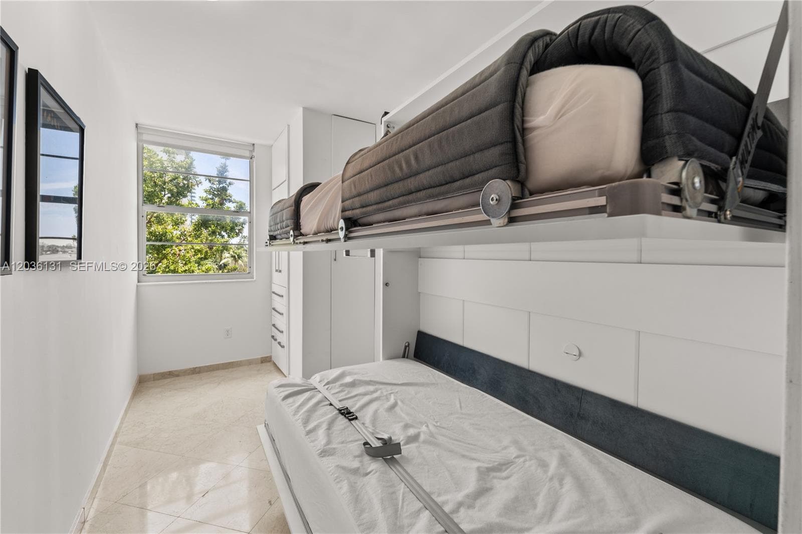 5640 Collins Ave 4D photo 16