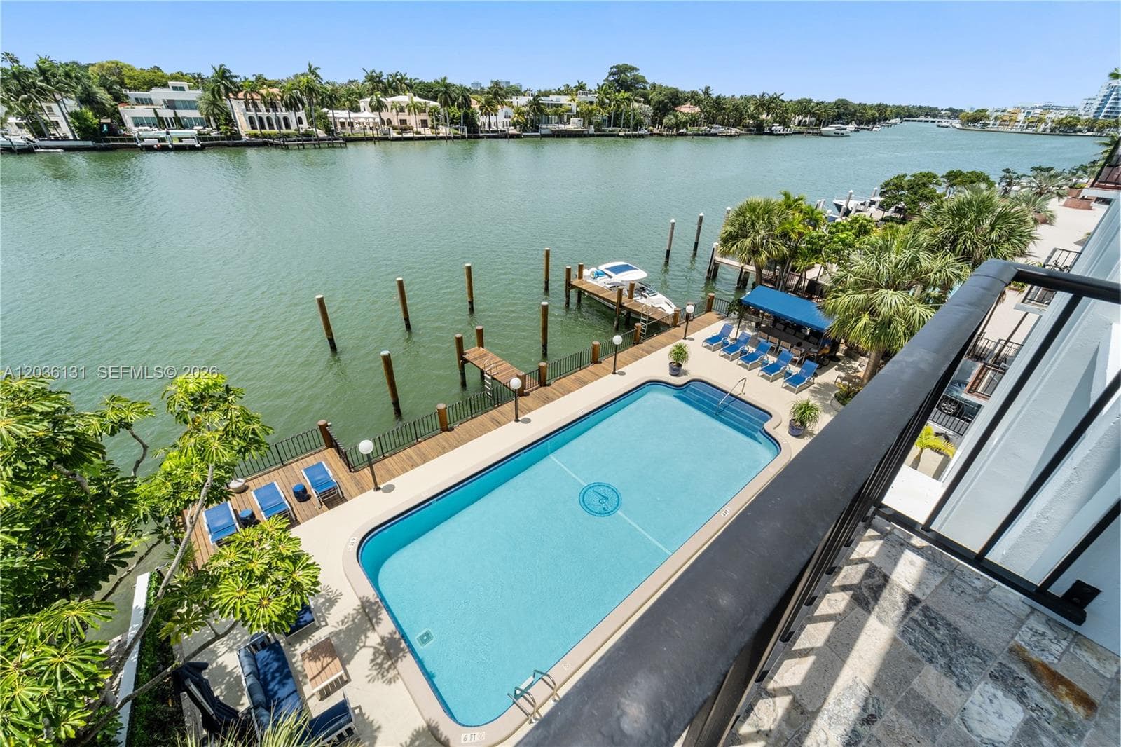5640 Collins Ave 4D photo 22
