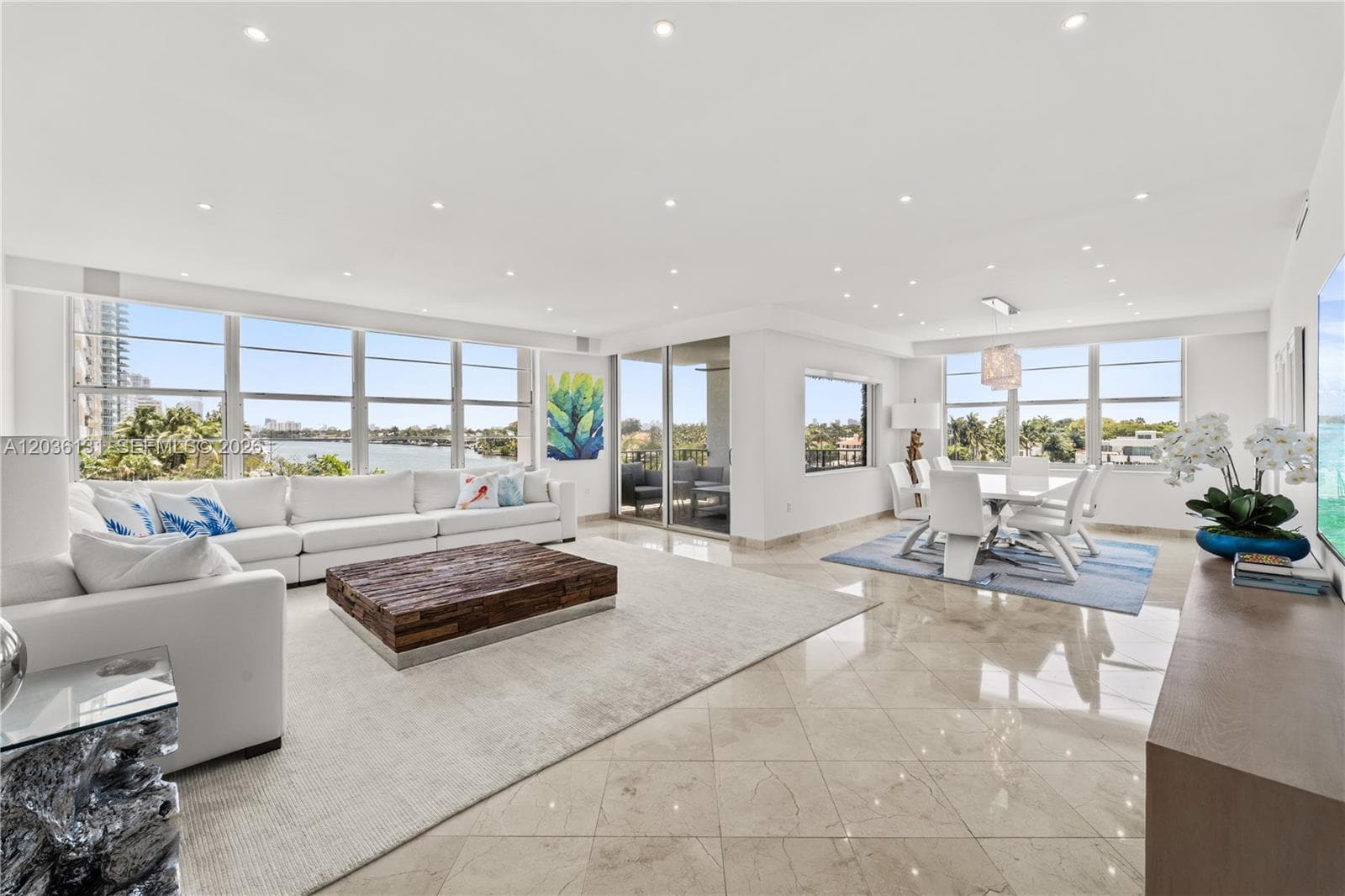 5640 Collins Ave 4D photo 3