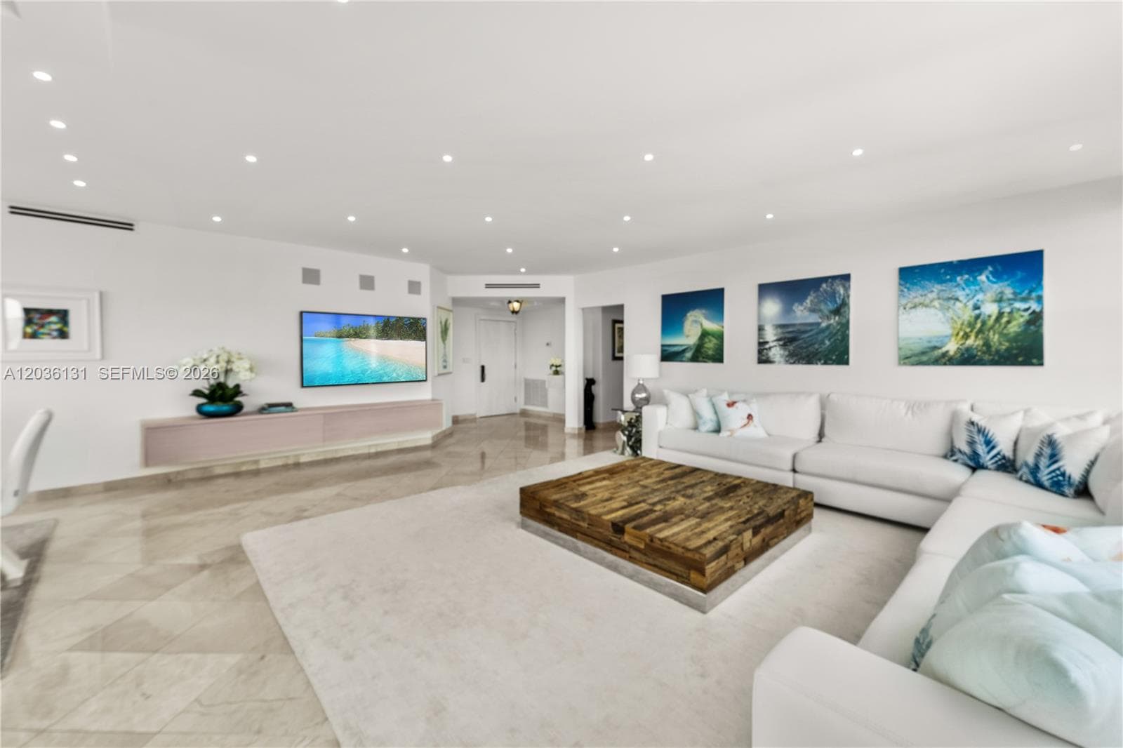 5640 Collins Ave 4D photo 5