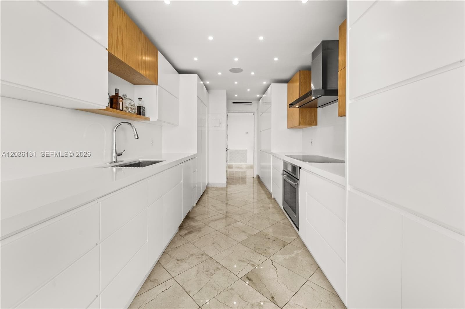 5640 Collins Ave 4D photo 9