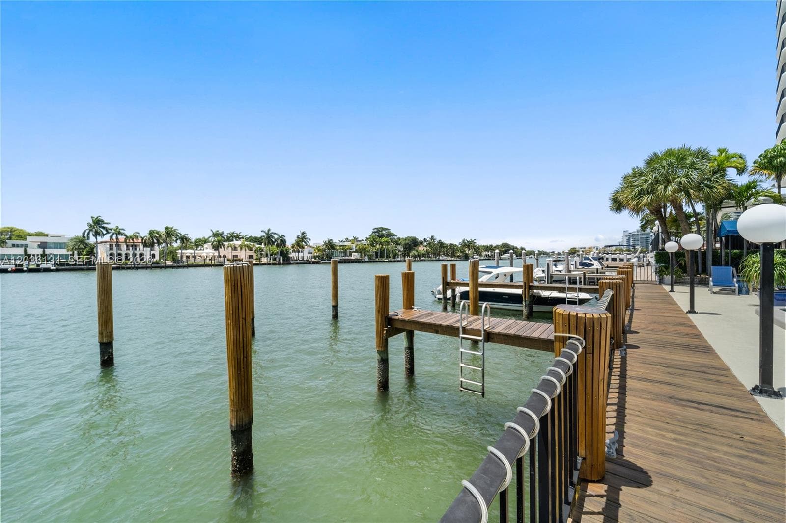 5640 Collins Ave 4D photo 24
