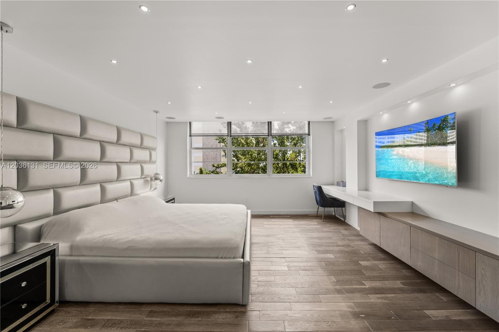 5640 Collins Ave 4D photo 10
