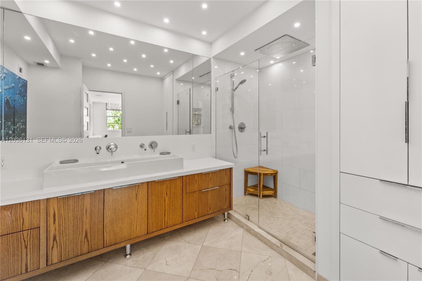 5640 Collins Ave 4D photo 18