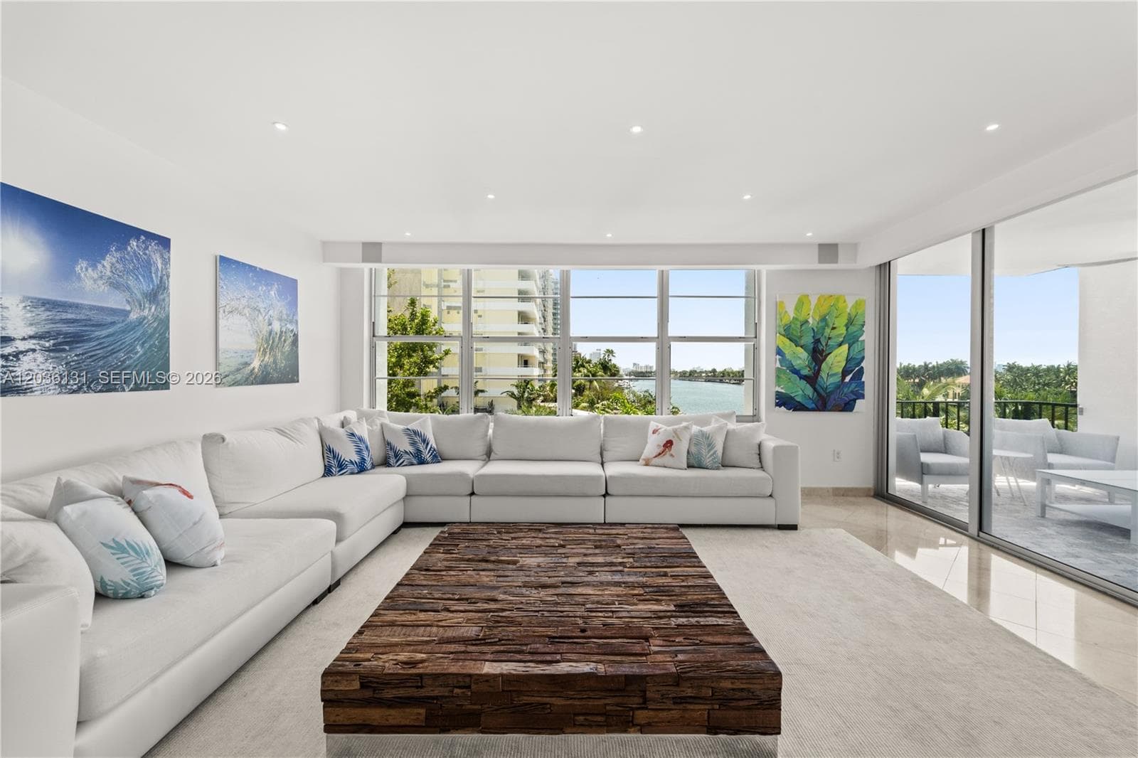 5640 Collins Ave 4D photo 4