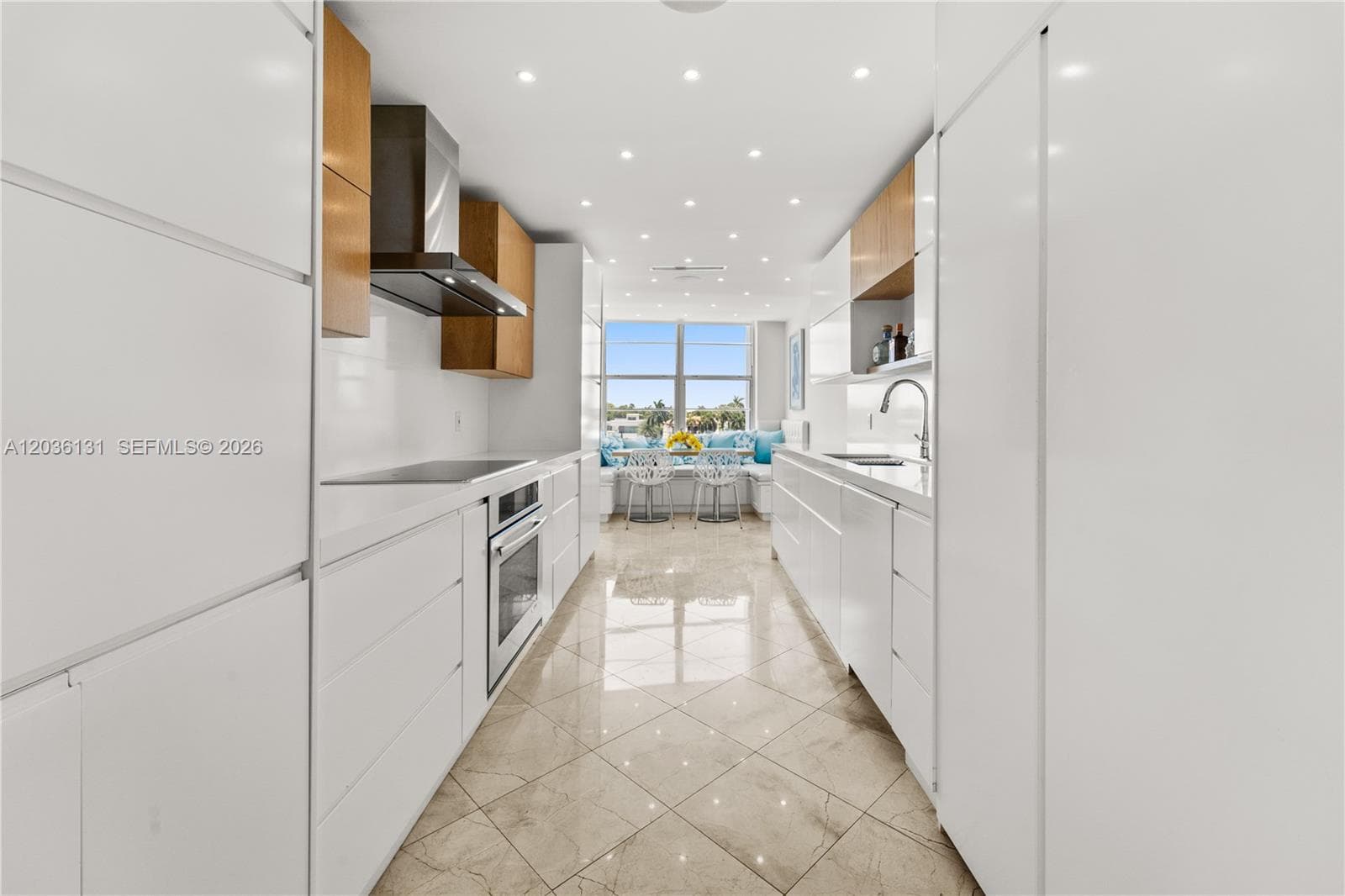 5640 Collins Ave 4D photo 8