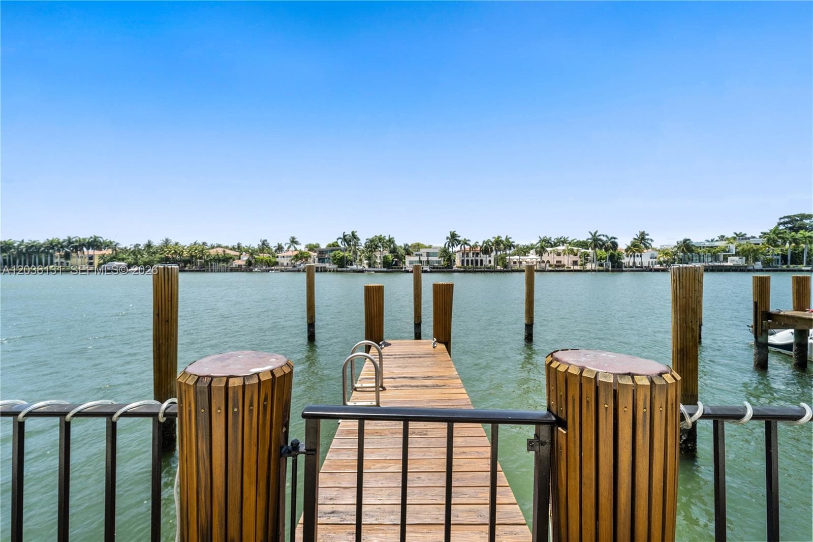 5640 Collins Ave 4D photo 25