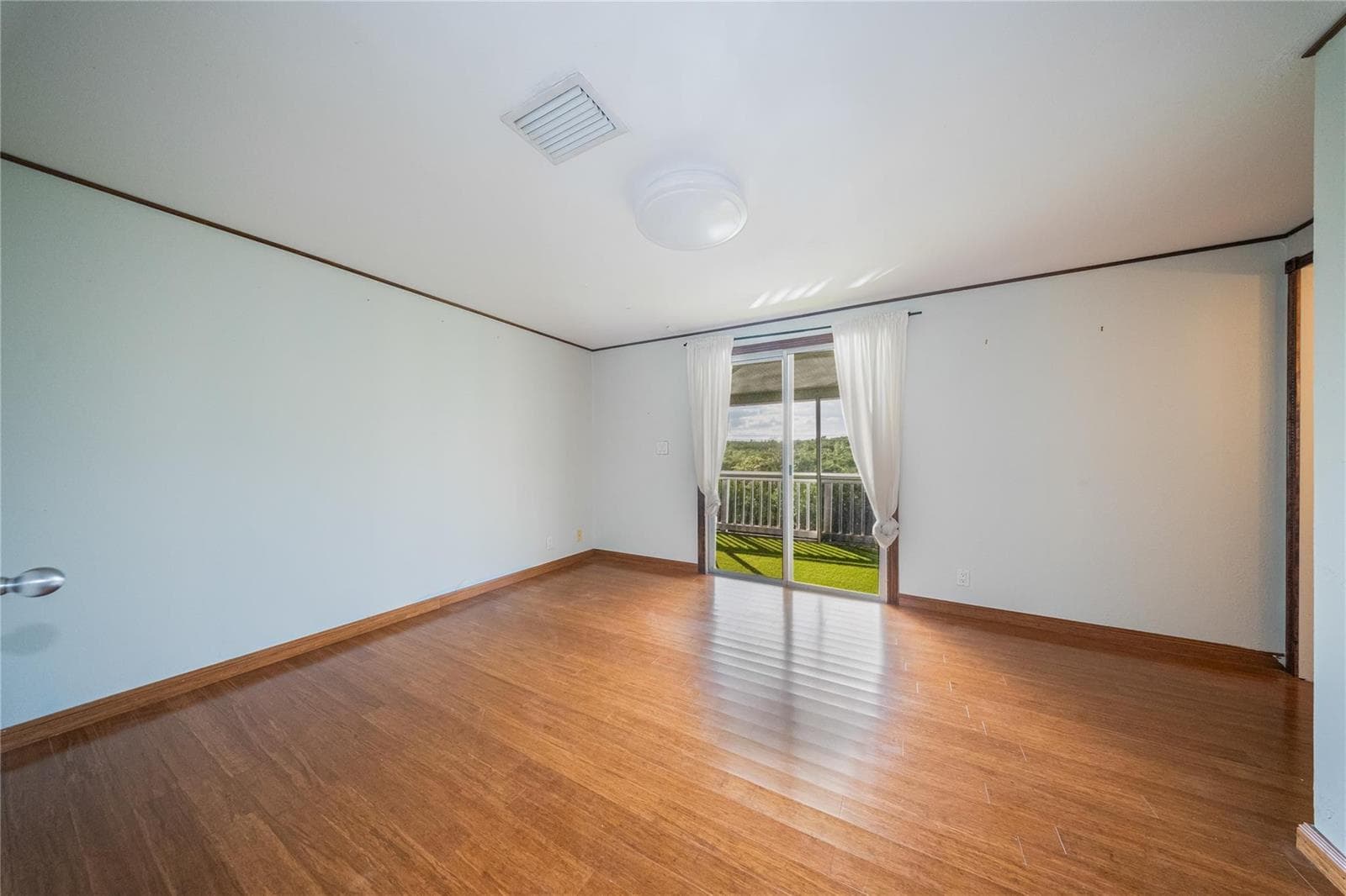 133 Valois Boulevard photo 17