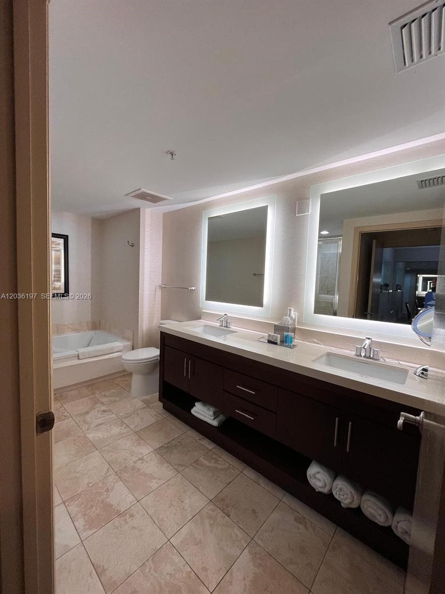 17375 Collins Ave 905 photo 10