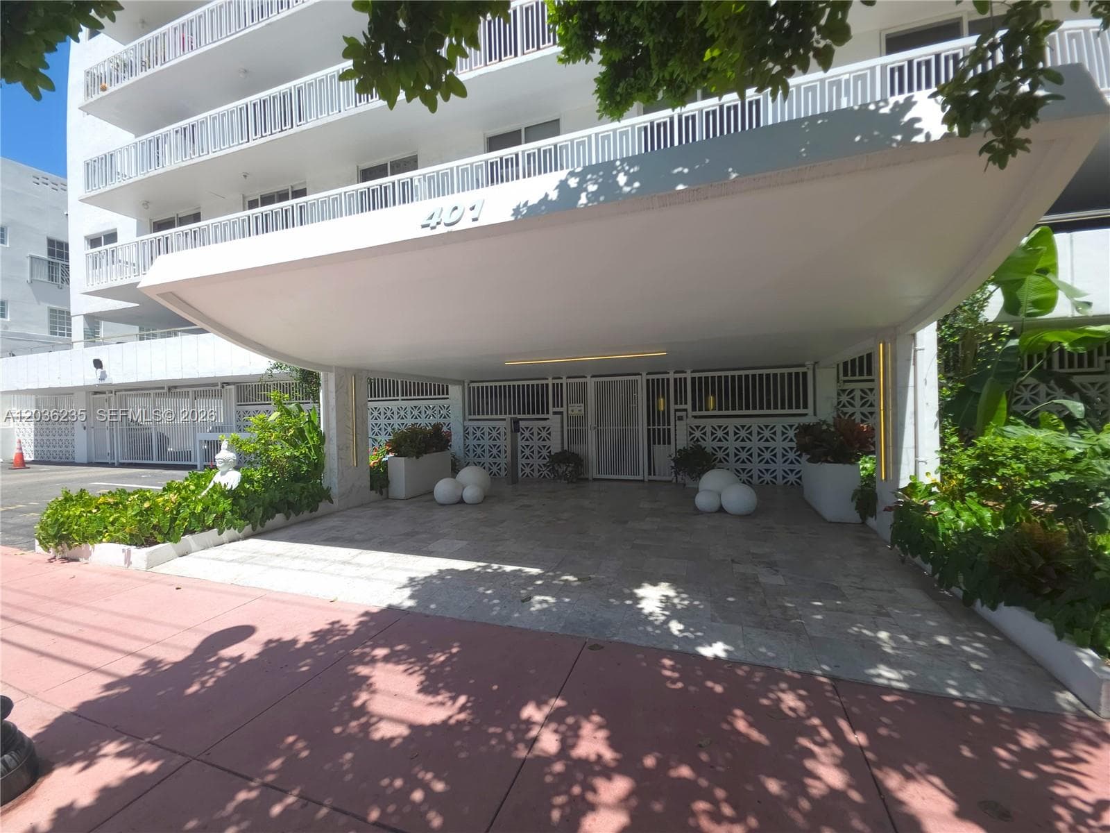 401 Ocean Dr 304 photo 1