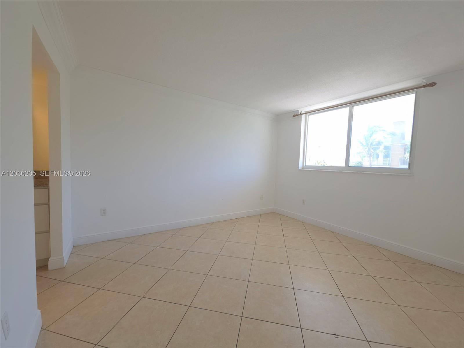 401 Ocean Dr 304 photo 9