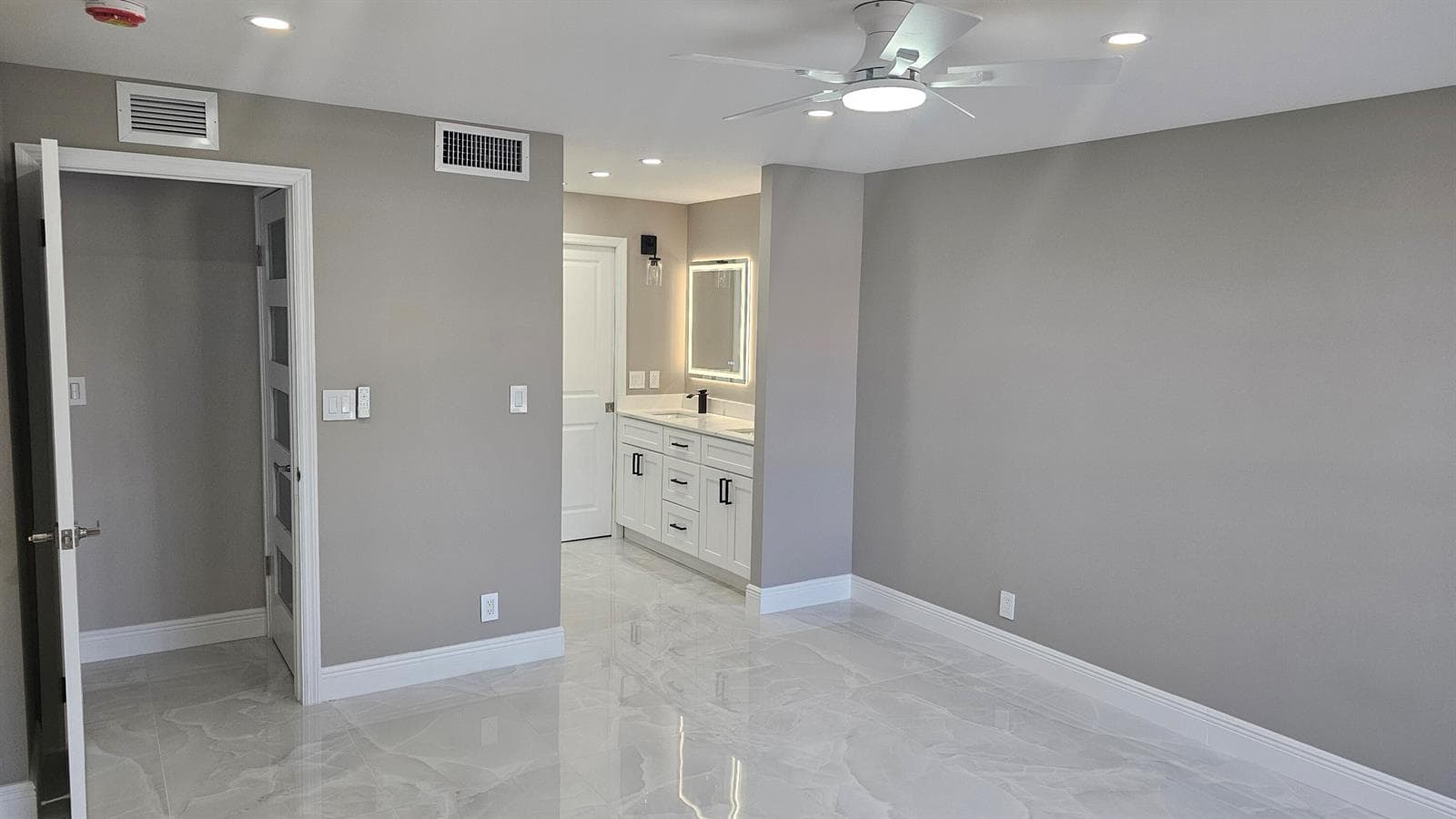 1 Royal Palm Way 101 photo 23