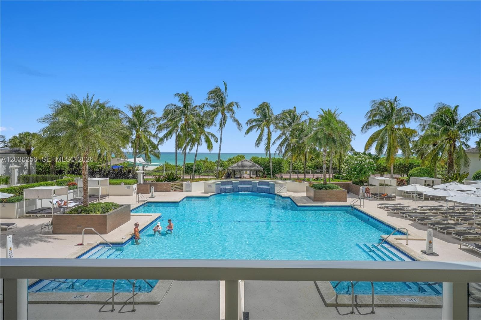 4779 Collins Ave 506 photo 2