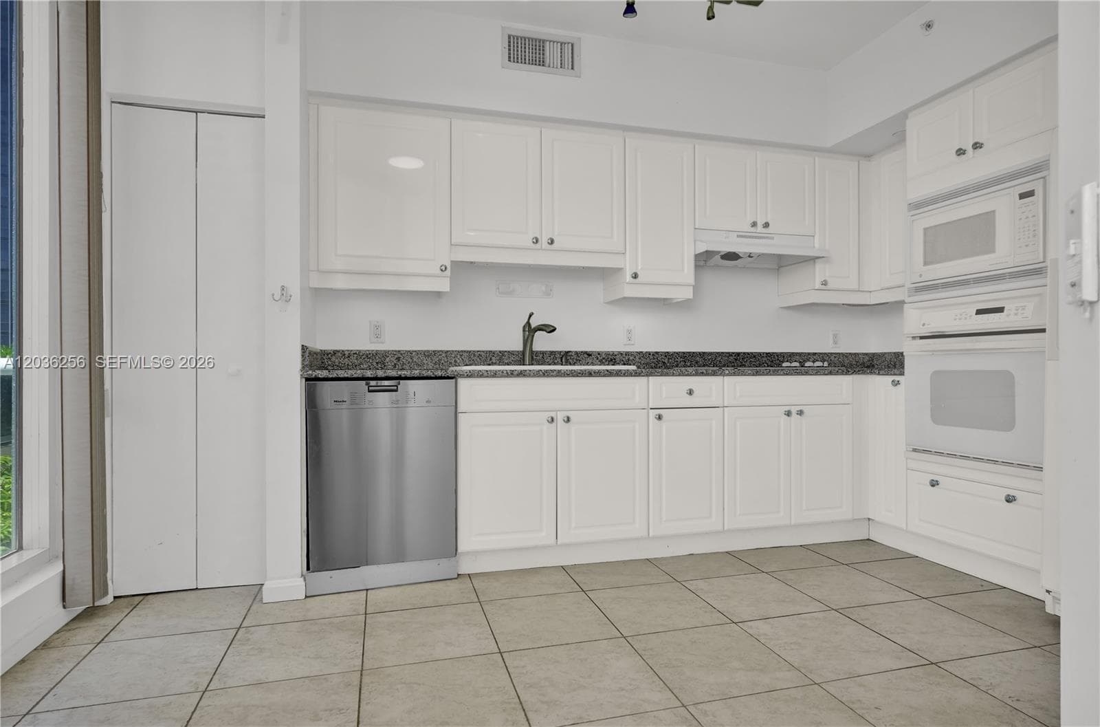 4779 Collins Ave 506 photo 6