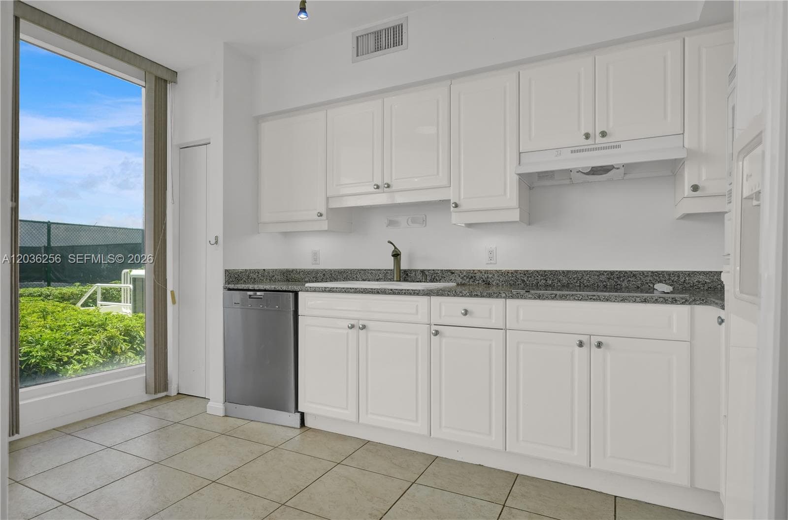 4779 Collins Ave 506 photo 7