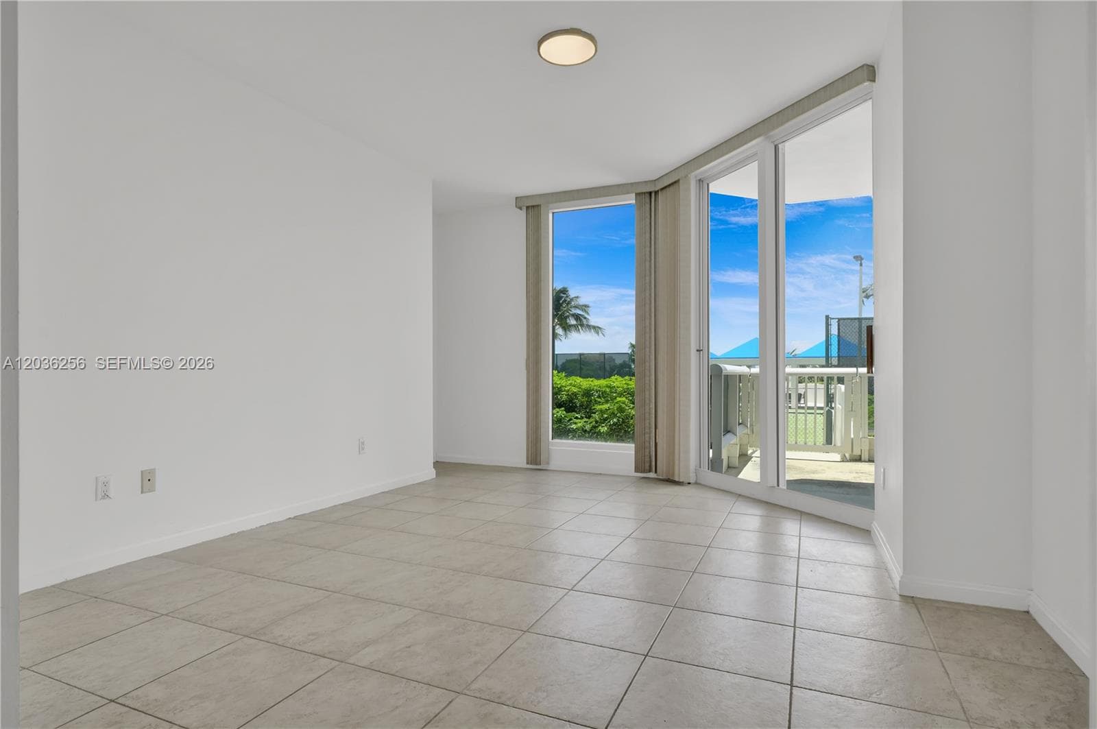 4779 Collins Ave 506 photo 14