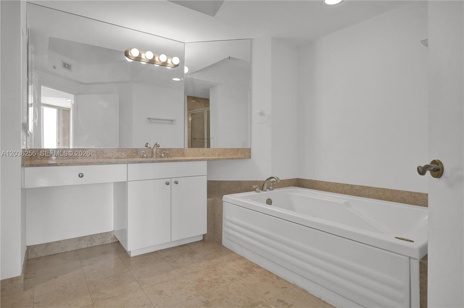4779 Collins Ave 506 photo 19