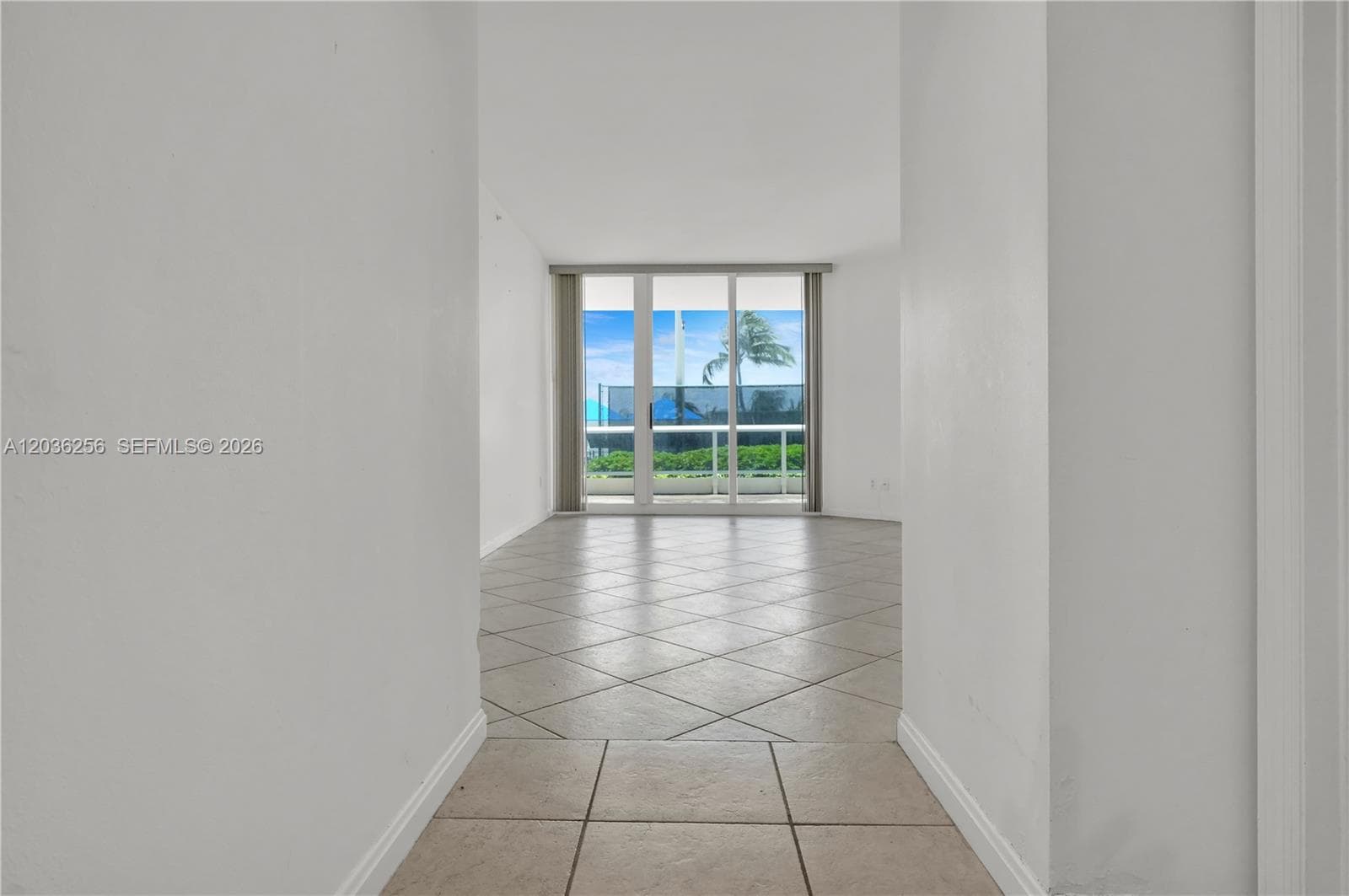 4779 Collins Ave 506 photo 4