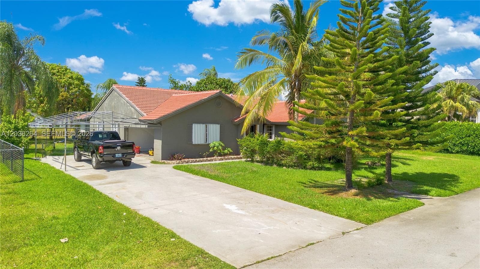 15241 SW 150th St photo 2