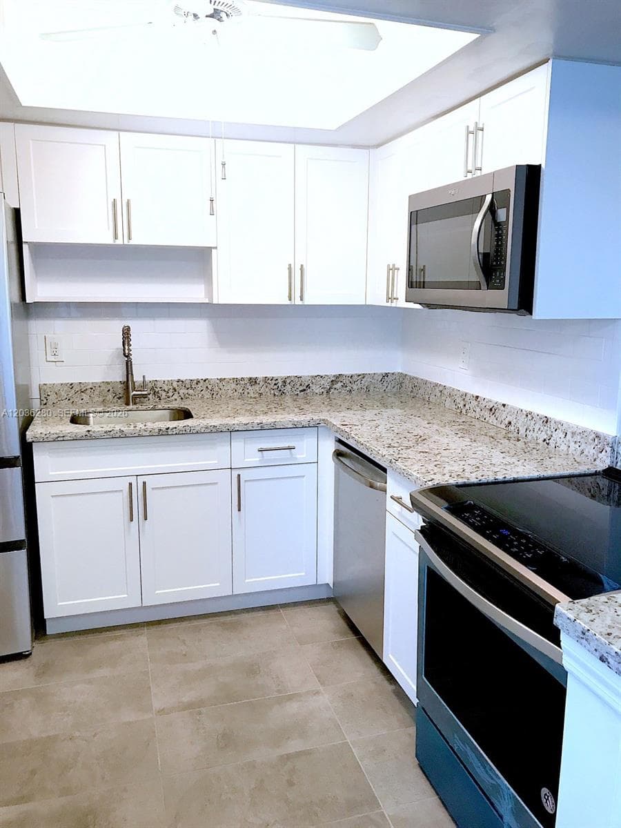 1535 SE 15th St 304 photo 23