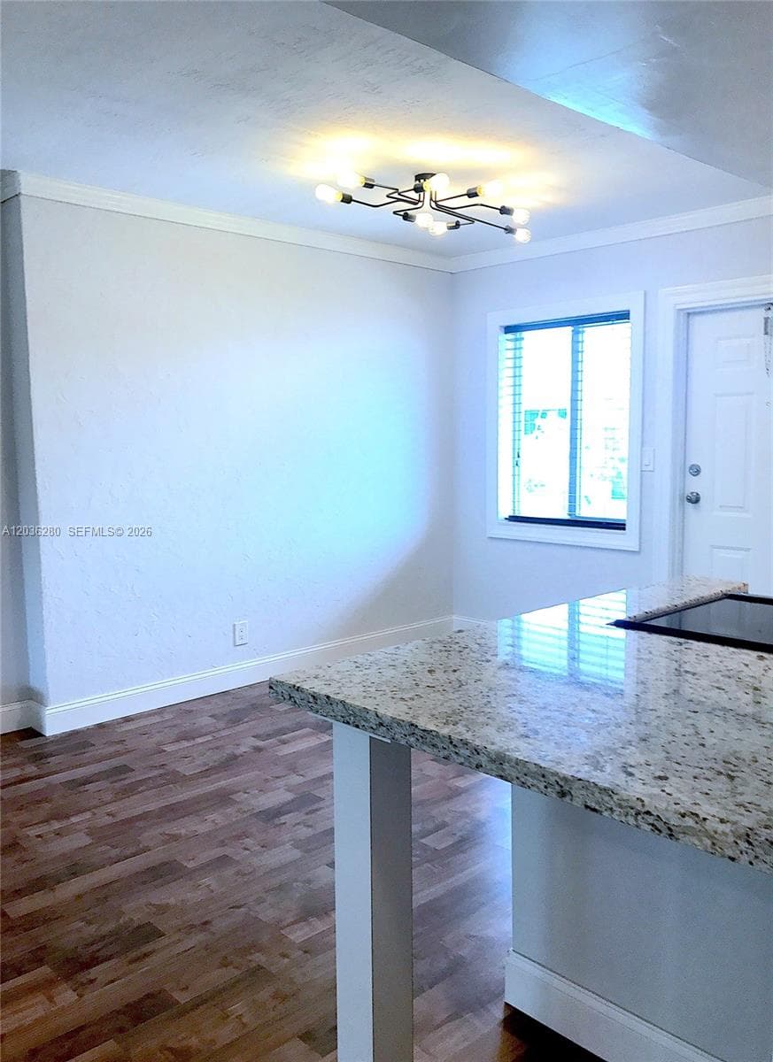 1535 SE 15th St 304 photo 6